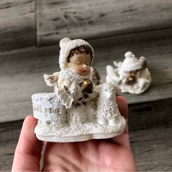 💸 5/20 Vintage 1990s set of 2 Ceramic Angel & Lamb in the Snow Christmas Decor - Picture 6 of 10